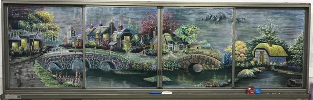 一步一步教你画长城，怎么画长城（他用粉笔在黑板上画出了万里长城、十里桃林还有清明上河图）