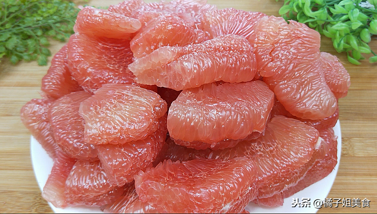 图片[8]-“剥柚子”的方法 只需一个技巧 剥着简单吃着方便-起舞食谱网