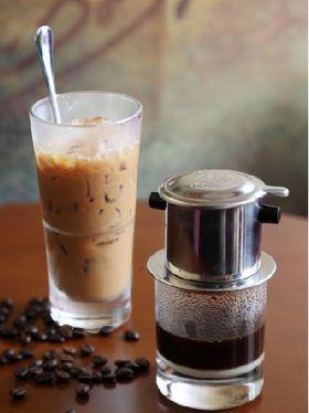 拿铁和美式咖啡的区别，拿铁咖啡的制作（拿铁、卡布奇诺和美式咖啡怎么分辨）