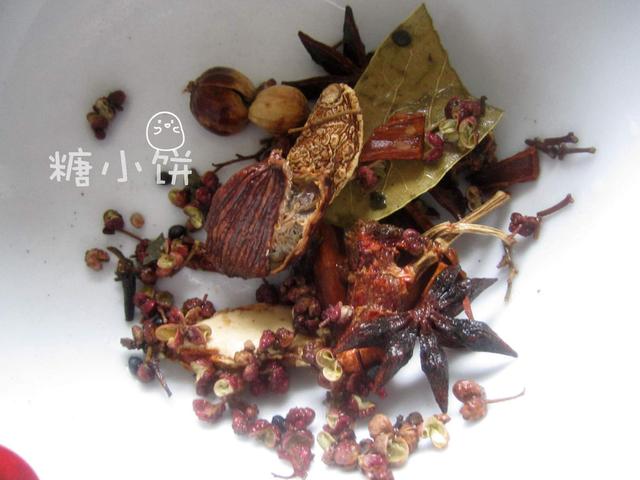 火锅底料的做法，火锅底料的做法和配方教学（我总算明白为什么火锅那么好吃了）