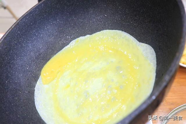 鸡蛋皮的做法，凉拌鸡蛋皮的做法（记住2点又薄又嫩）