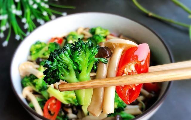 通便减肥食物，通便减肥食物有哪些（便秘最怕这3种菜）