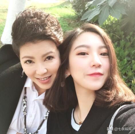 歌手杭天琪的生活照，二婚却被外籍丈夫骗财骗色