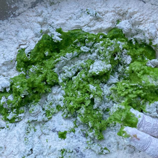 菠菜汁面家常做法，菠菜汁和面怎样做（做法简单易上手）