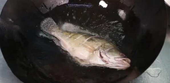 臭鳜鱼腌制方法和做法，臭鳜鱼如何腌制方法（徽世臭鳜鱼正宗做法）