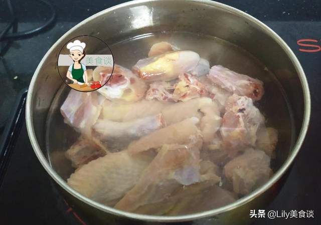 艾草根煲鸡功效和作用，这道汤女人要多喝