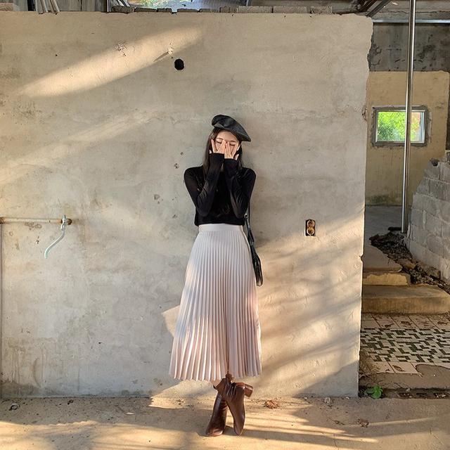 米色鞋子搭配什么颜色裤子和衣服，米色鞋子配什么样的裤子（穿这2种颜色的鞋子是潮流）