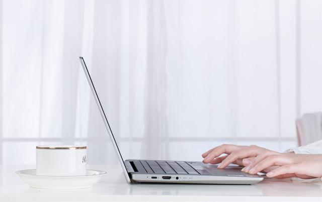 蜡笔小新的声音，抖音蜡笔小新的声音怎么弄的（第十代酷睿处理器加持的金属轻薄本）