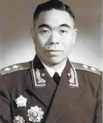 1955年我军首次授衔时65位军长和政委的军衔