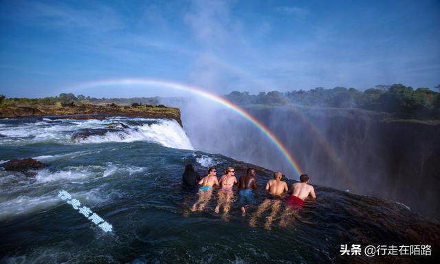 维多利亚大瀑布，维多利亚瀑布（平均每秒935吨流量）