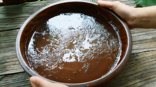 500毫升的水要放多少白凉粉，500毫升的水要放多少毫升白凉粉（天然凉粉的简单做法）