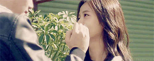 李夏怡 rose音译，卡其色李夏怡rose音译（队友和她合照就像公开处刑）