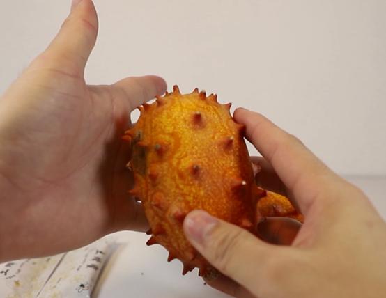 火参果怎么吃好吃，火参果怎么吃什么味道（爆红灭霸果<火参果>）