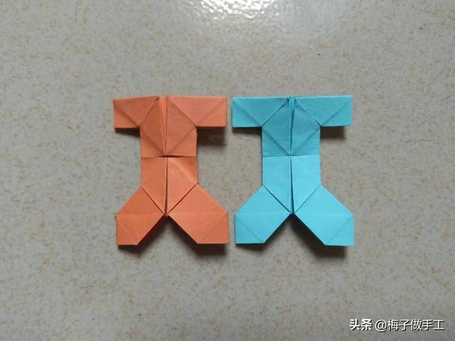 省空间的裤子折法，折裤子最省空间的折法（衣服和裤子怎么折最简单）