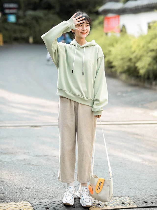 矮个子服装搭配图片，矮个子女生成熟穿搭（小个子照着穿美爆整个冬天）