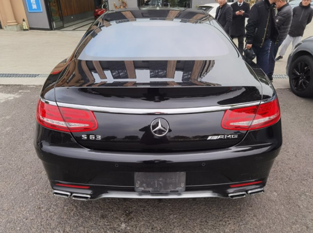 奔驰c200轿跑,奔驰c200双门轿跑(开回家后被当成北京奔驰c200)