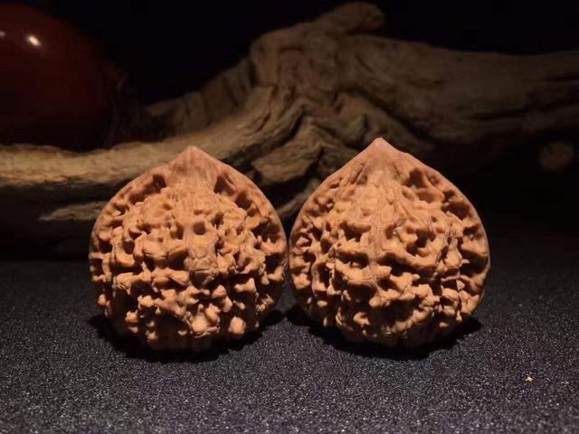 铁核桃和麻核桃区别，铁核桃和麻核桃怎么区分（一文带你全方位了解文玩核桃）