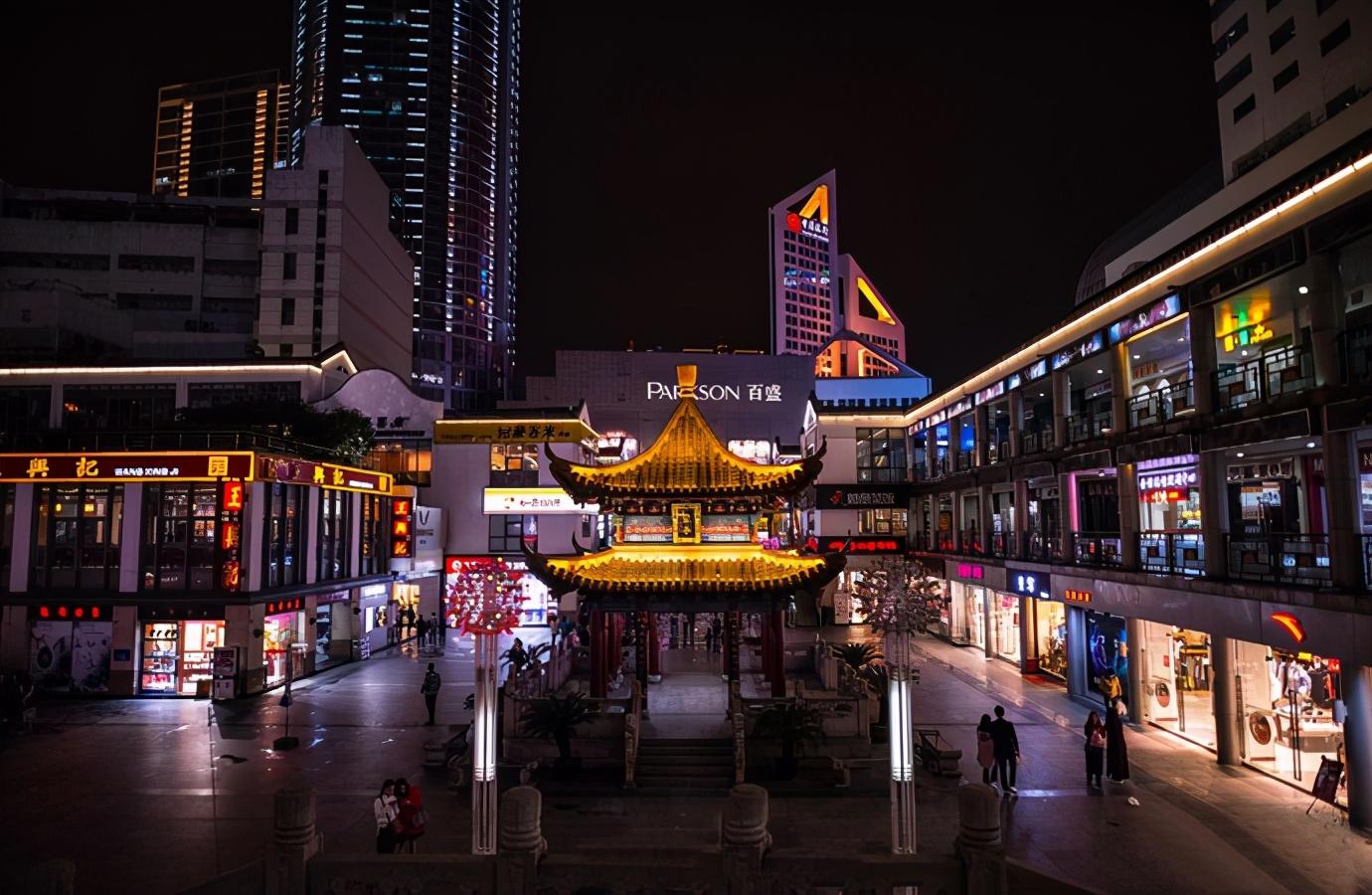 崇安寺步行街与上海的城隍庙,南京的夫子庙,苏州的玄妙观并称为沪宁