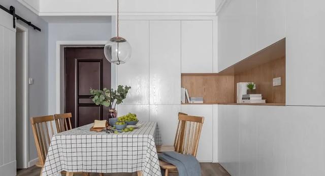 换鞋凳选购的技巧有哪些，换鞋凳买哪种好（衣柜+鞋柜一体设计正流行）