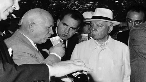 可口可乐和百事可乐是哪个国家的，百事可乐是哪个国家的品牌（可口可乐和百事可乐背后的中国故事）