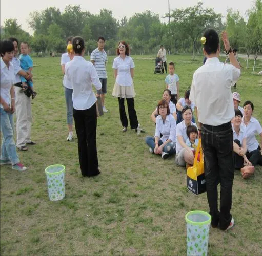 公司团建活动游戏，公司团建常做的小游戏（20个趣味团建活动游戏）