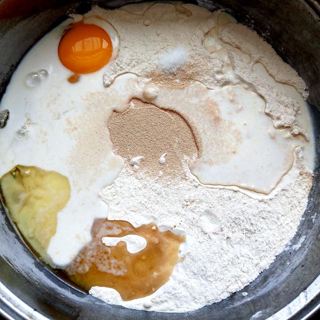 俄罗斯烤馒头做法，俄罗斯烤馒头图片（这样外酥里喧凉了更香）