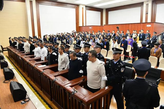 孙小果出狱后涉黑犯罪一审获刑25年，强奸、强制侮辱妇女、故意伤害、寻衅滋事再审案件将择期宣判