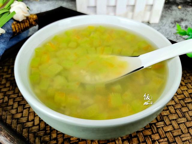 西瓜汤的做法，丝瓜汤的做法（吃完西瓜皮留着）