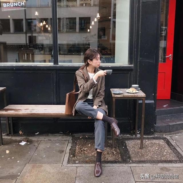 透明校服这样穿可以避免尴尬，透明校服这样穿可以避免尴尬嘛（这3种风格美呆了）