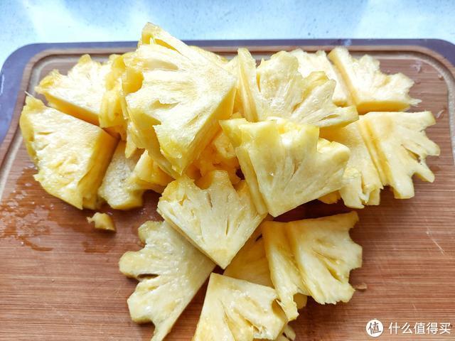 菠萝长什么样，菠萝长什么样子图片（切记这3种不要买）