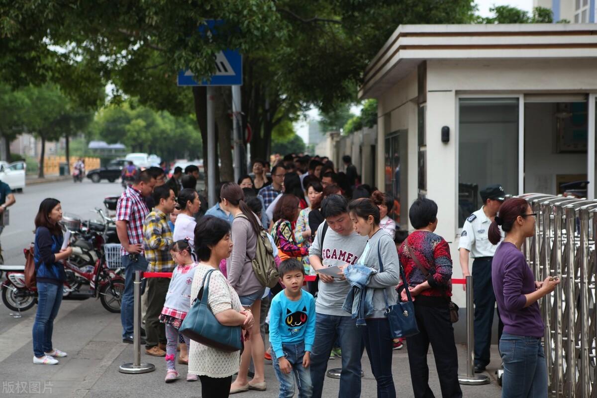民办学校好还是公办学校好（孩子上小学选择公办还是民办学校）