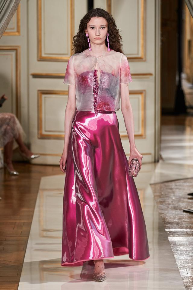 阿玛尼衣服什么档次，阿玛尼服饰什么档次（Privé2021秋季高定女装）