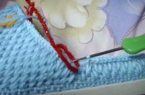 怎么钩毛线拖鞋，学钩毛线拖鞋视频教程（钩针编织的蝴蝶图案的棉拖鞋）