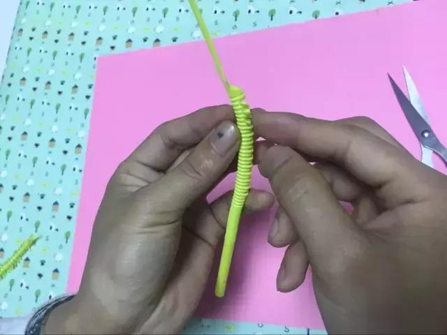 毛毛虫手工制作，橡皮泥手工毛毛虫的做法（10款最简单的毛毛虫手工制作教程）