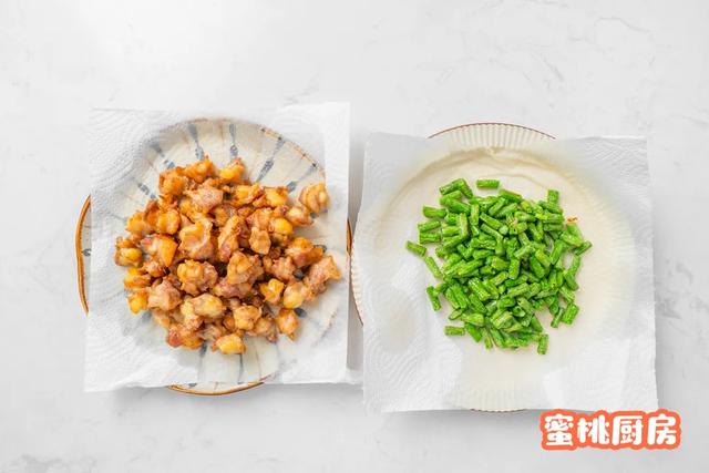 掌中宝是鸡的哪个部位图解，掌中宝是鸡的哪个部位（鸡身上的“黄金部位”）