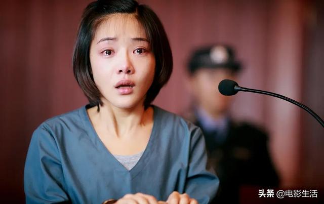 全民目击演员表介绍，开头出场的那个女证人是哪个演员?就是开庭前向司机八卦半（是国产良心之作却被批毁三观）