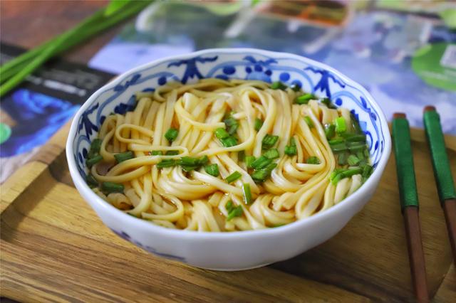 酸汤面的家常做法，西北酸汤面的家常做法（家常酸汤面最简单的做法）