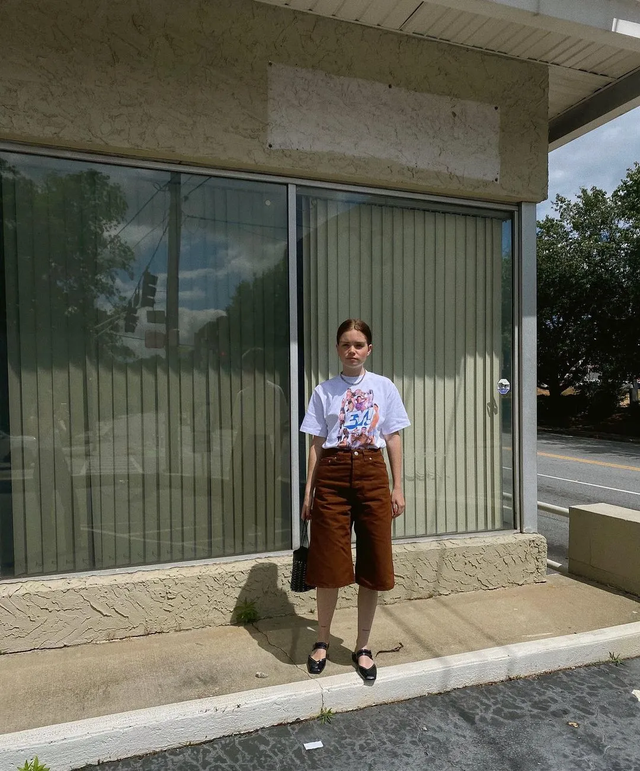 腿粗穿什么短裤，腿粗应该穿什么样的短裤（显瘦竟靠一条“大短裤”）