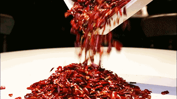 香辣鸡翅怎么做好吃又简单的做法窍门，香辣鸡翅怎么做好吃又简单的做法窍门视频（引爆味蕾的变态辣鸡翅）