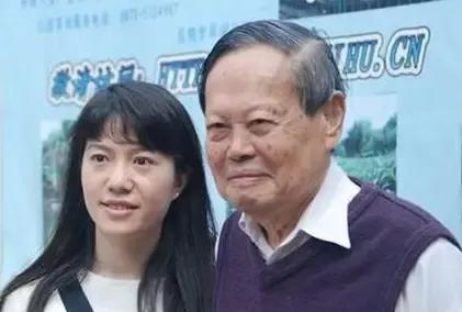 杨振宁翁帆医院产下一子？恩爱17年，为何没生儿女？