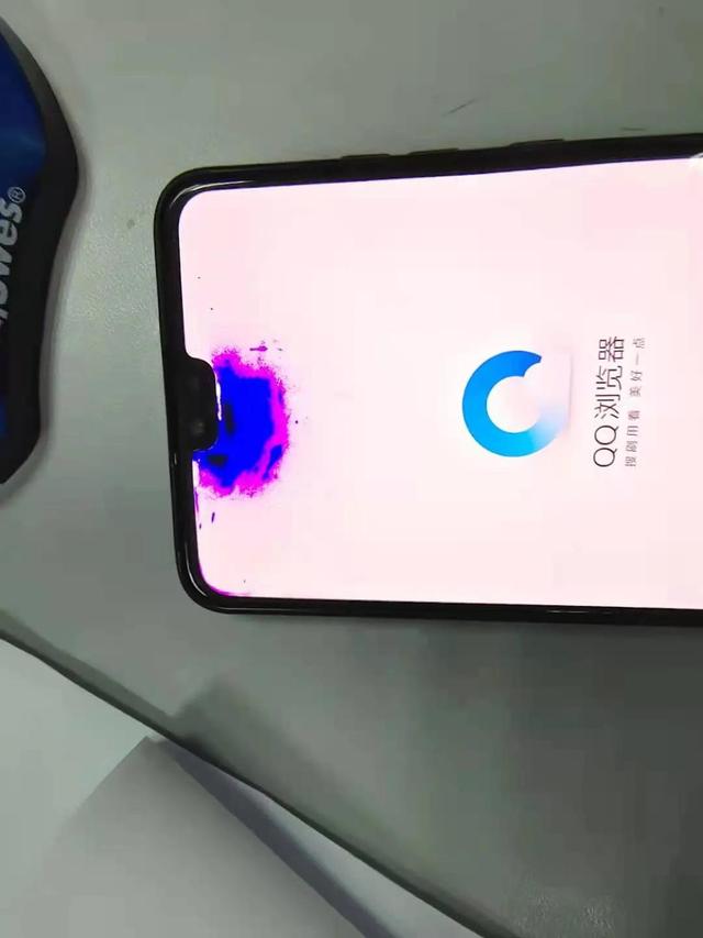 手机屏幕漏液一小块如何修复，手机屏幕漏液如何处理（5G液晶屏漏液）