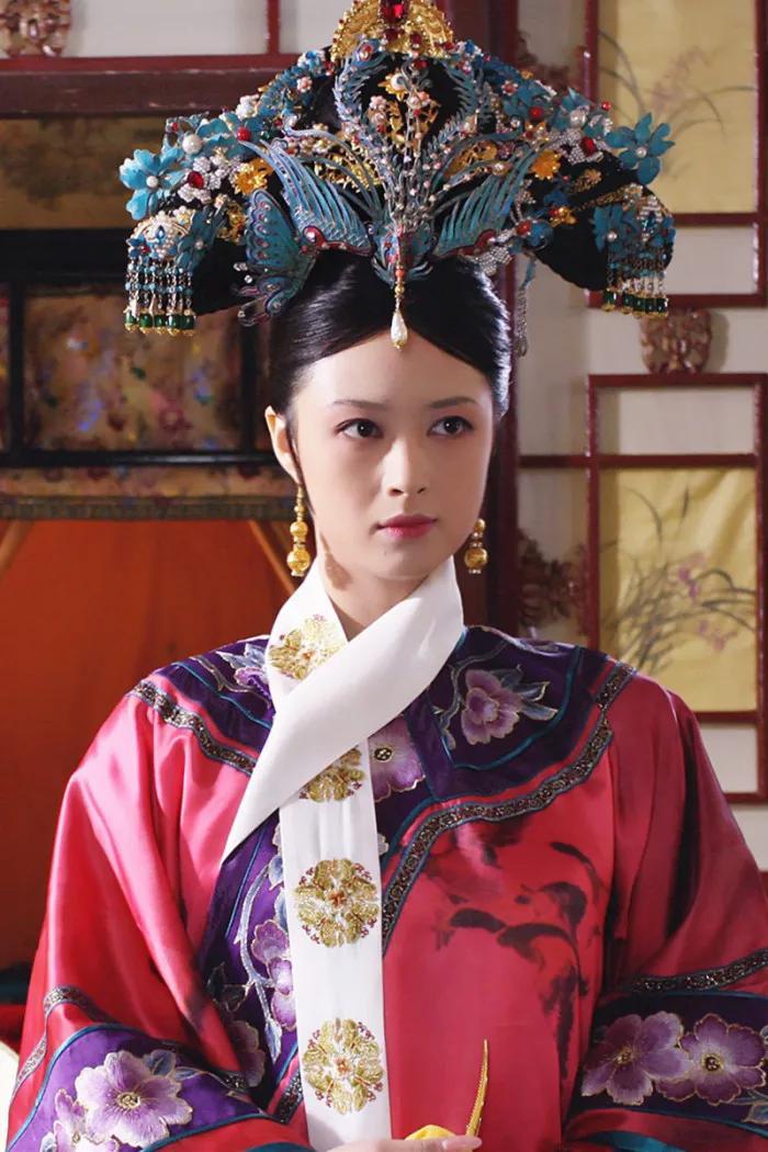 从1991年开始参加影视剧拍摄,主演的电视剧《坠子皇后》开启了她的