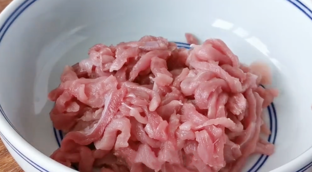 圖片[2]-【芹菜炒肉絲】做法步驟圖 教你這樣做 肉嫩滑不柴也不腥-起舞食譜網