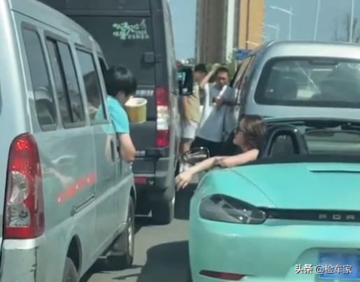 五菱宏光s保险盒在哪里，五菱宏光保险盒在哪里（六年的五菱宏光开价2万）