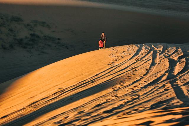 月牙泉是哪个城市的，月牙泉是哪个城市的别称（月牙泉是天的镜子沙漠的眼）