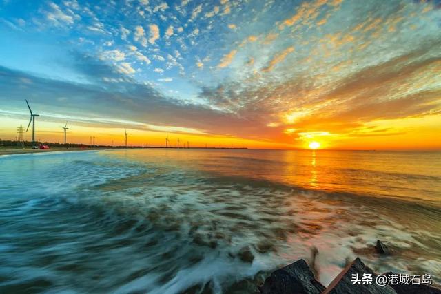 柒彩都市()，柒彩里美食城（徜徉在石岛初秋的那山那片海）