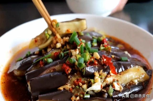 蒜泥拌茄子是哪里的菜，蒜泥茄子的家常做法简单（蒜泥拌茄子）