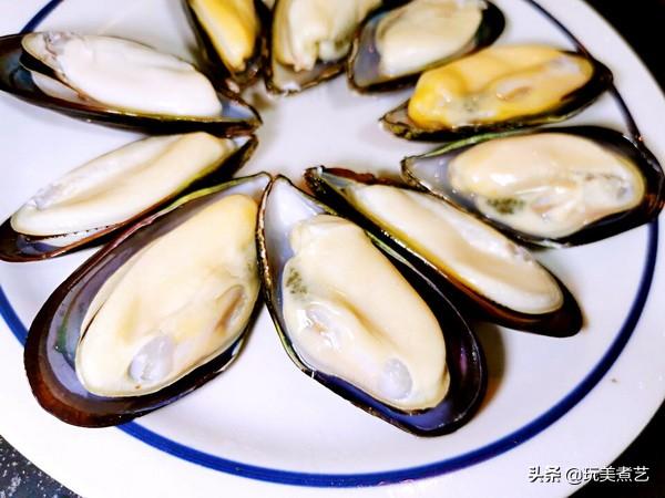 正确清洗淡菜的方法是怎样的，正确清洗淡菜的方法是怎样的呢（恨不得立马吃进嘴里的金针菇烩淡菜）