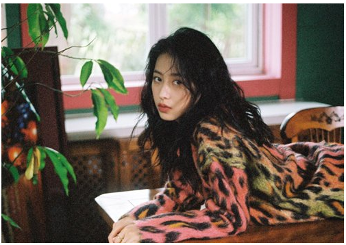 瓜子脸适合什么发型，瓜子脸适合什么发型  瓜子脸适合的发型有哪些（2020年瓜子脸女生最喜欢的仙女烫发型已经上线）