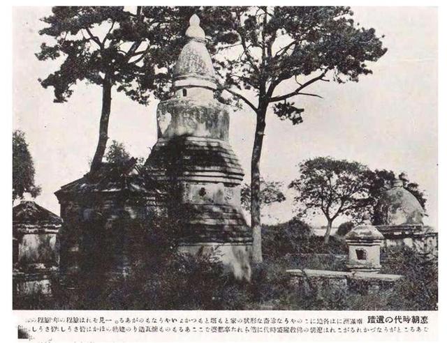 伪满洲国时期的满族，穿锦缎长袍的是八旗子弟
